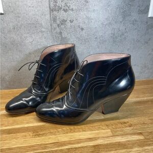 Giorgio Armani Gorgeous Heeled Lace-up Booties. Black leather - size EU 40.5.